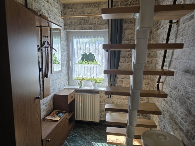 Ferienhaus in K&uuml;hlungsborn - H&ouml;ppner, Joachim - Flur mit Treppe zum Obergescho&szlig;