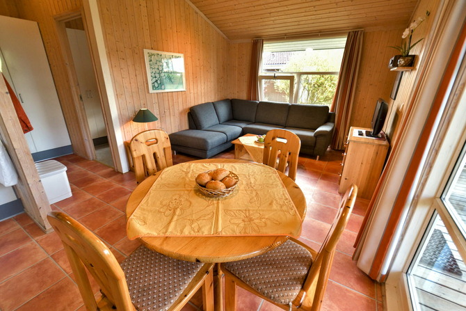 Ferienhaus in Pelzerhaken - Ferienhaus Typ B im Ferienpark AM WALDRAND - Essecke im Wohnbereich