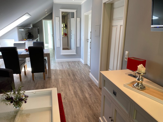 Ferienwohnung in Lenste - Mougin - Essbereich mit Blick auf die Küche