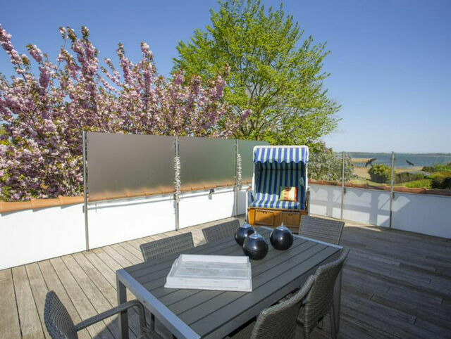Ferienhaus in Garz - Familienferienhaus R&uuml;genbrise - Gemeinsames Urlauben mit Steg und Boot auf R&uuml;gen - alles inklusive und 5 B&auml;der - Bild 2